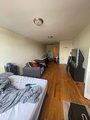 2nd image of 250 E 29th St APT 5A