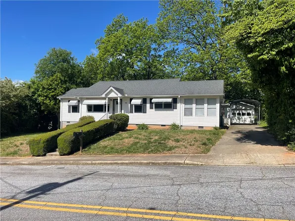 100 S Laurel St, Walhalla, SC 29691