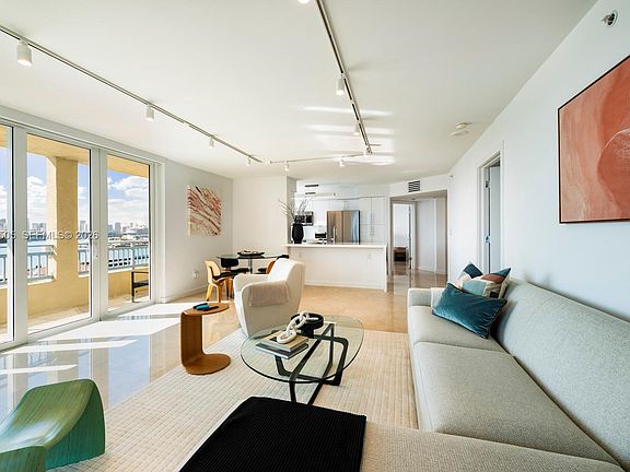 5th image of 90 Alton Rd APT 902