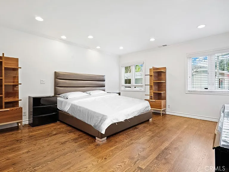 5362 Yolanda Ave — Photo 8