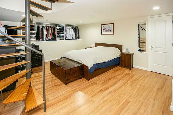 Sold by HomeDax Real Estate | media 16