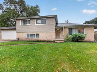 824 Dolores Dr, Bensenville, IL 60106