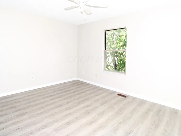2515 Pressmen Dr — Photo 45