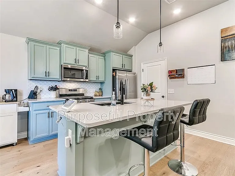 8701 Ricard Dr — Photo 10