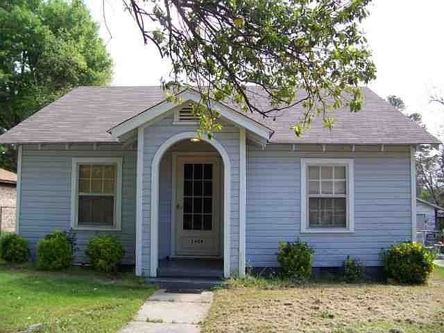 1st image of 2408 Hickory St