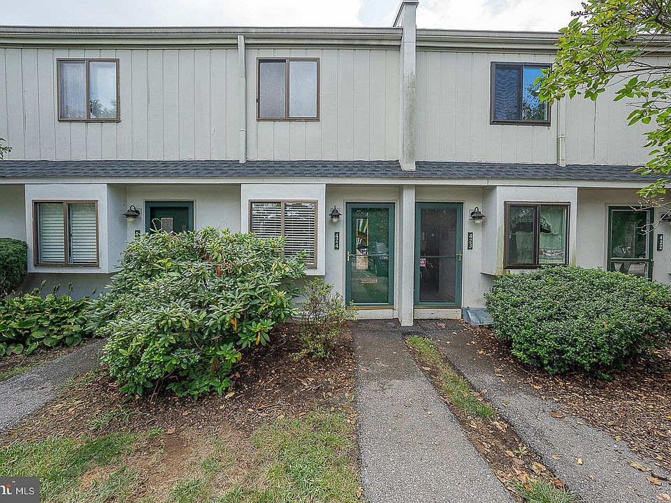 1st image of 424 Summit House