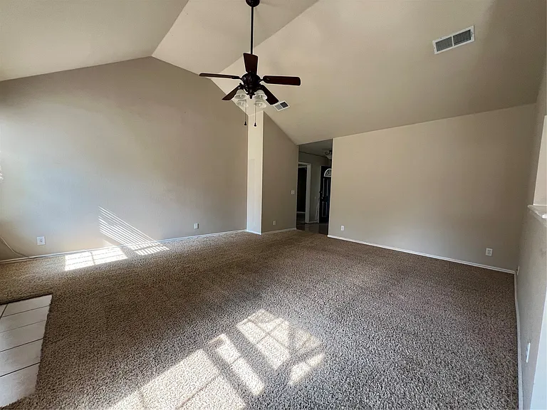 11704 S Gum Ave — Photo 3