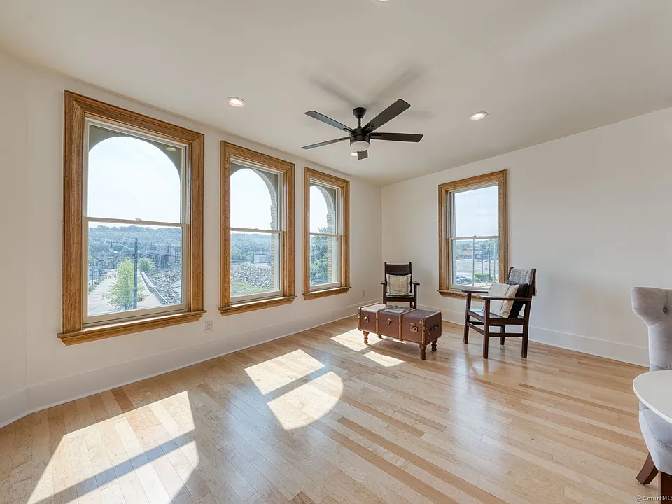 11 Main St #301