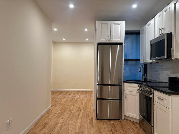 2nd image of 304 W 14th St APT 1F