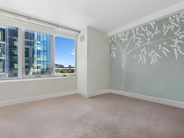 50 Riverside Boulevard image 4 of 14