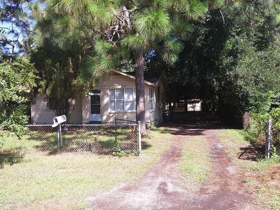 2nd image of 1467 Clyde St