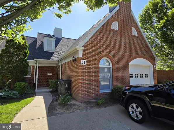 31 W Village Rd, Newark, DE 19713