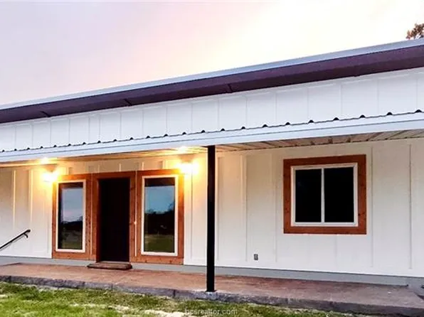 114 Lakeview Dr, Normangee, TX 77871