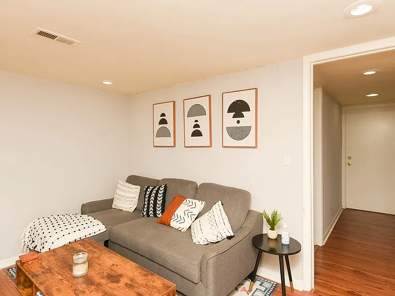 1358 W Barry Ave #W2 — Photo 10