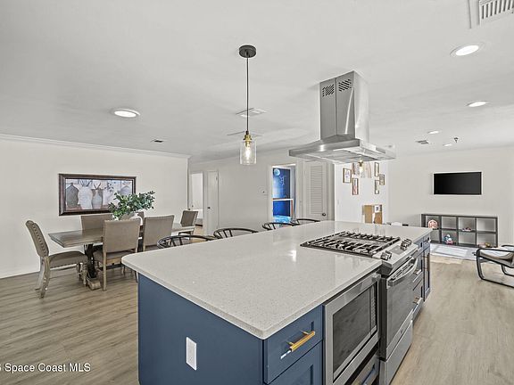 4th image of 1390 Mackeral Ave