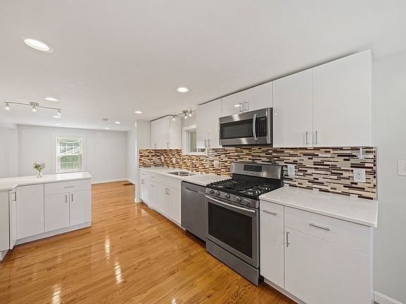 3rd image of 248 South St