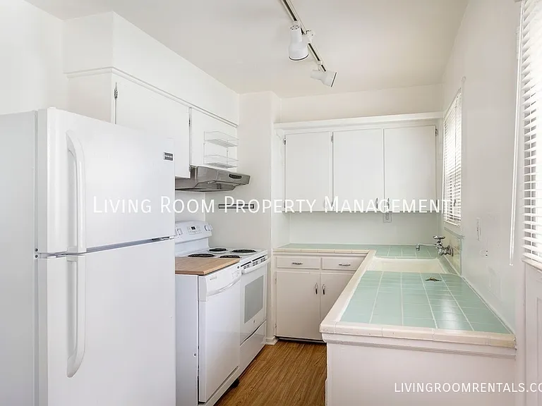 1410 N Webster St #2 — Photo 5
