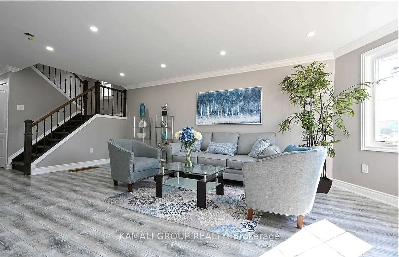 3 bed, $2,500 — Photo 2
