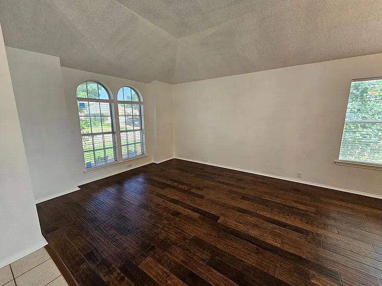1128 Marshall Dr — Photo 5