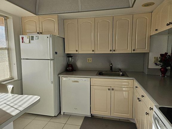 4th image of 9818 Marina Boulevard