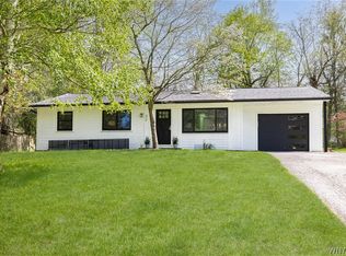 32 Hunters Run, Pittsford, NY 14534