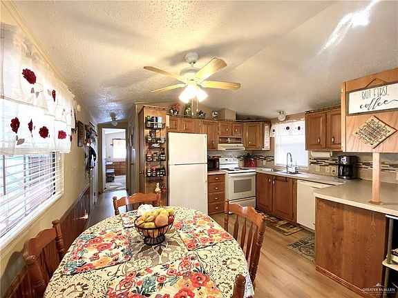 4th image of 431 Elm Dr