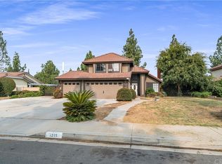 1215 Crestsprings Ln, Riverside, CA 92506