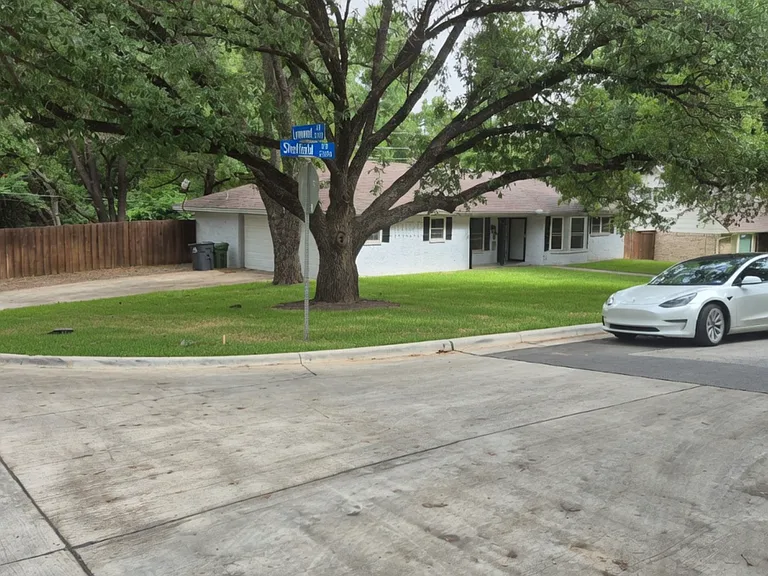 3533 Sheffield Dr — Photo 2
