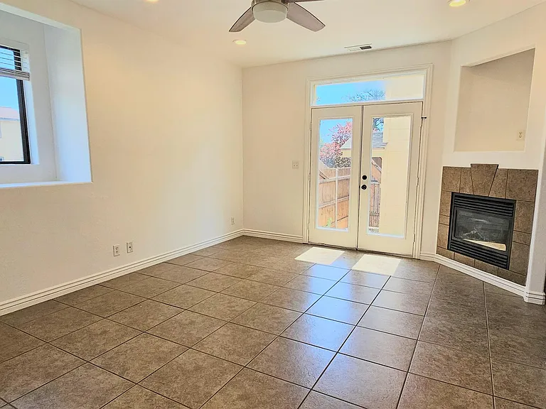 1471 E Payton Way — Photo 5