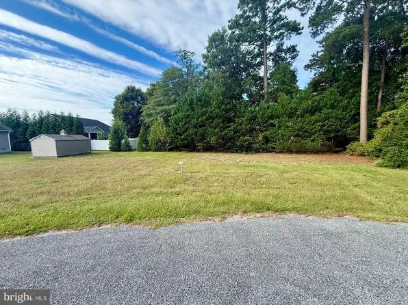 403 Summit Dr, Blades, DE 19973