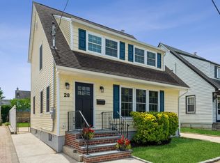 28 Dartmouth St, Williston Park, NY 11596