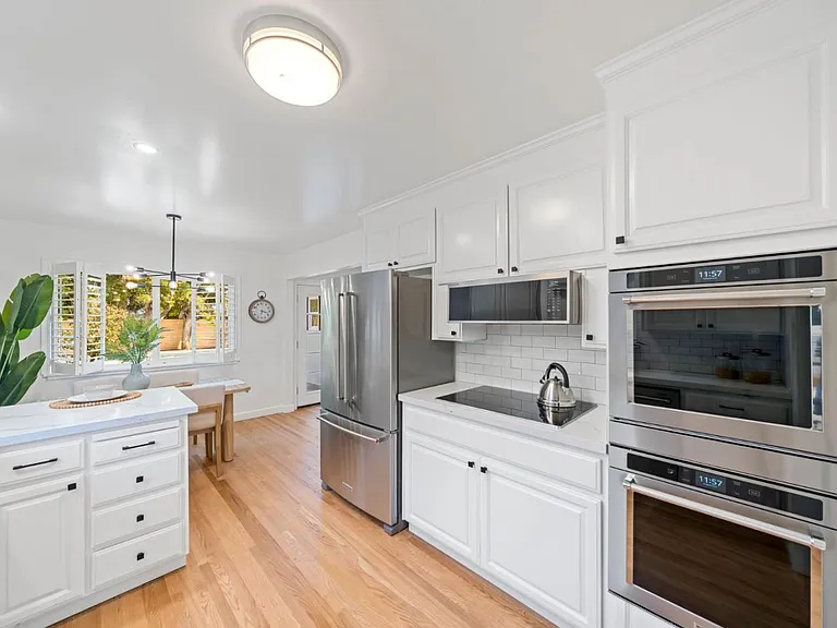 16 Country Ln — Photo 1