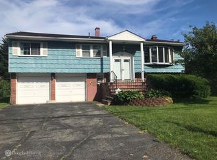 550 Plainview Rd, Plainview, NY 11803