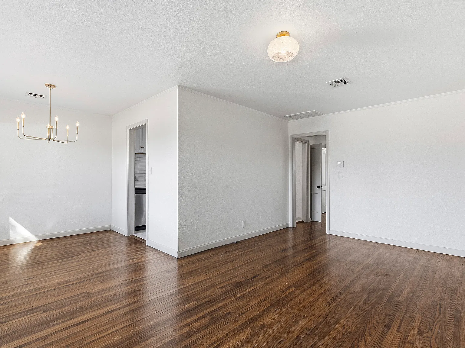 2 bed, $1,300 — Photo 3