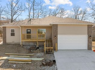 42 Apostle Rd, Reeds Spring, MO 65737