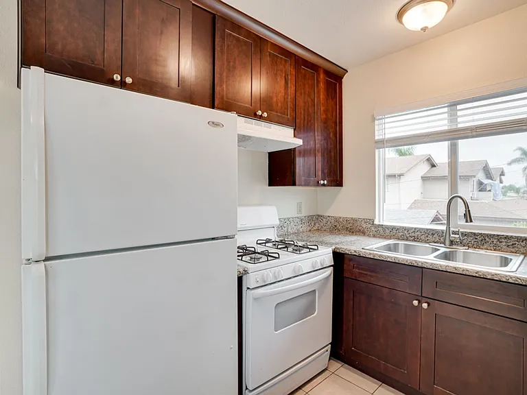 3846 Van Dyke Ave — Photo 12