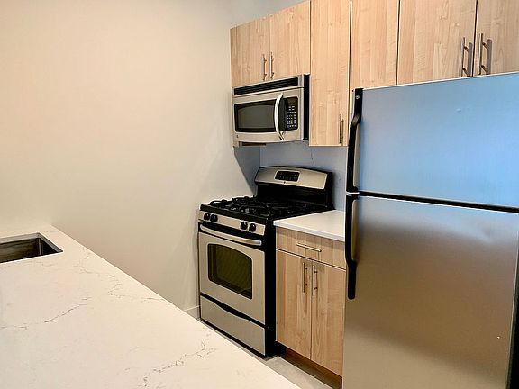4th image of 520 W 43rd St APT 23G