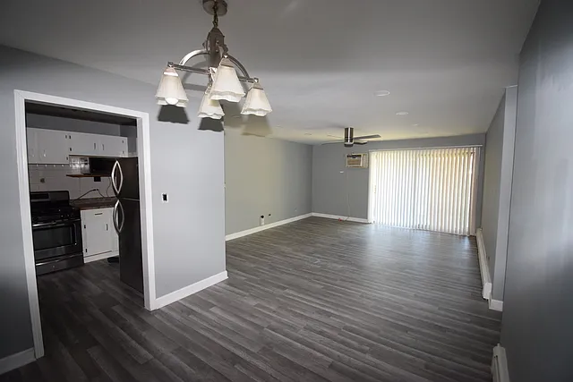 9S120 Lake Dr #201 — Photo 7