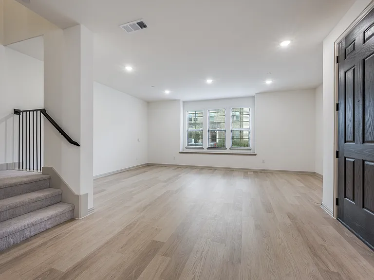 512 Parkside Dr — Photo 13