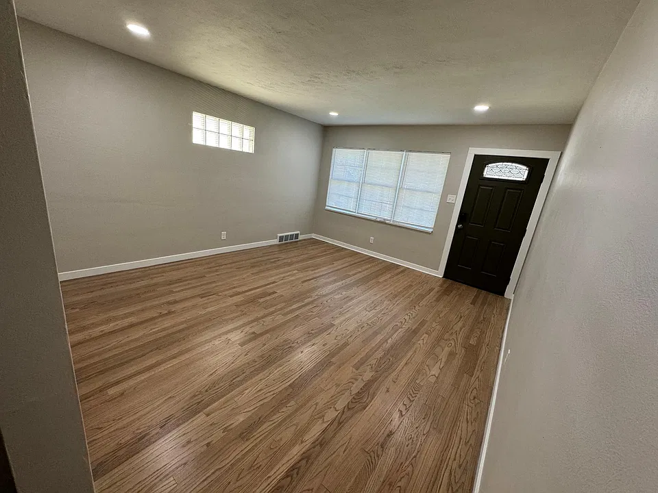 306 Degenhardt Ave