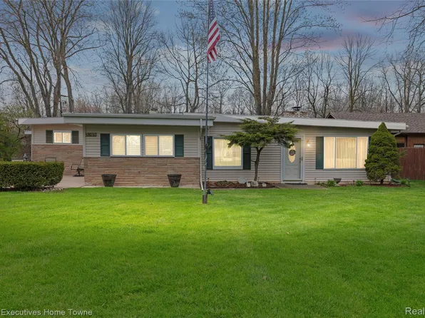 3368 Clyde Dr, Fort Gratiot, MI 48059