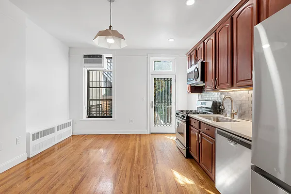 Rented by Cooper & Cooper Real Estate | media 8