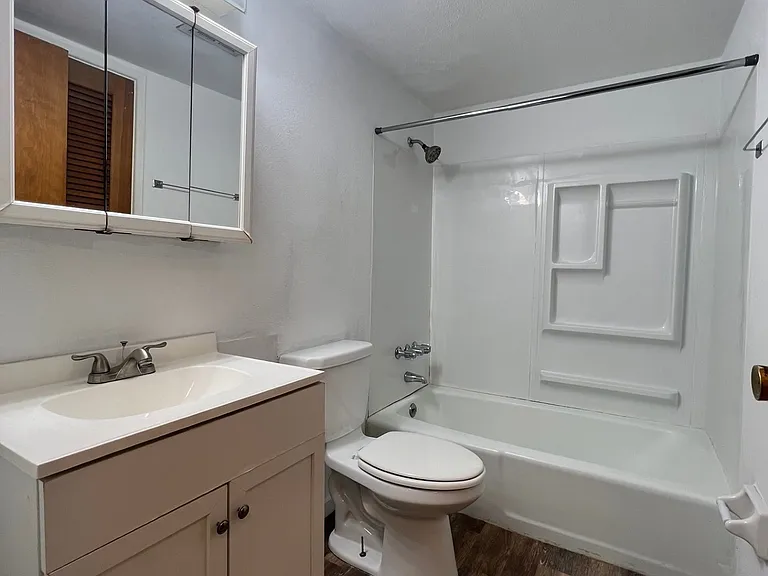 1123 Express Dr #3 — Photo 9