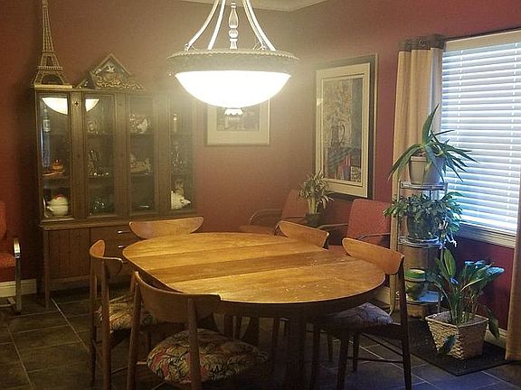 2nd image of 10 Oakridge Dr