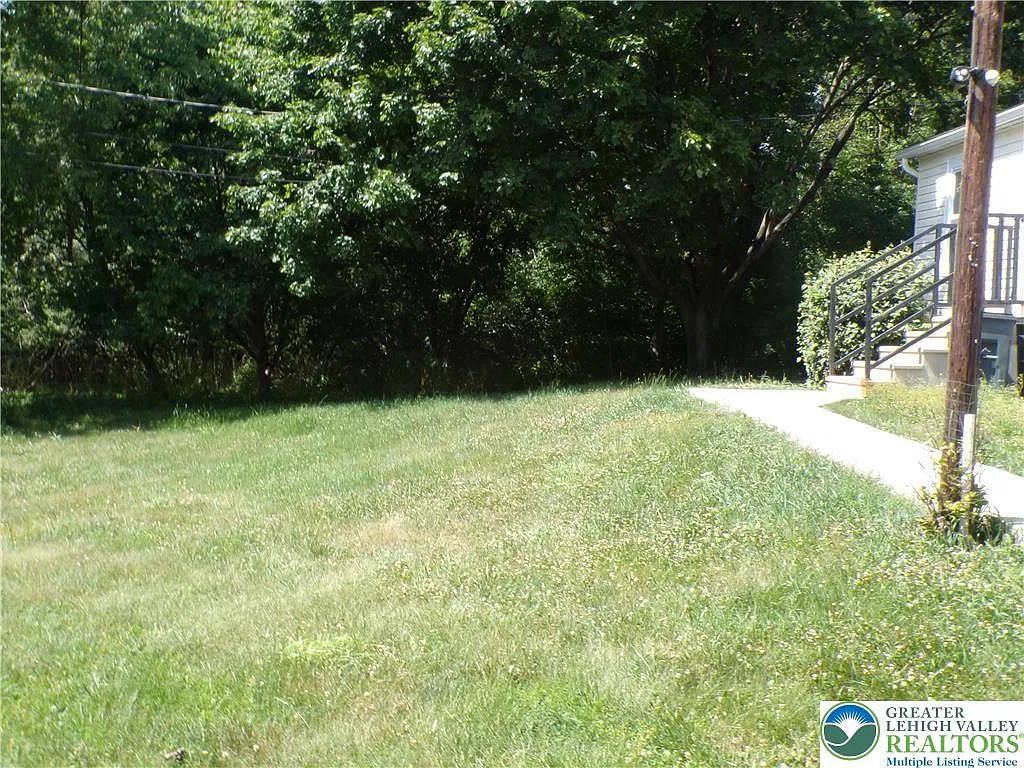 3 bed, 920 sqft, $1,950 — Photo 2