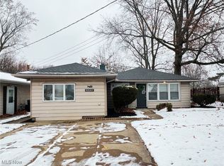 8880 W Ridgewood Dr, Parma Heights, OH 44130