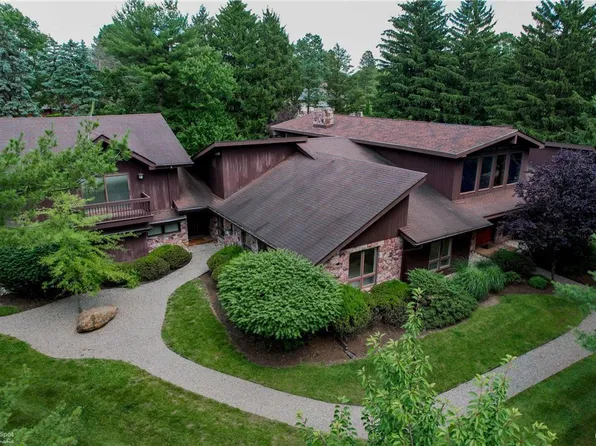 833 Yorkshire Rd, Allentown, PA 18103
