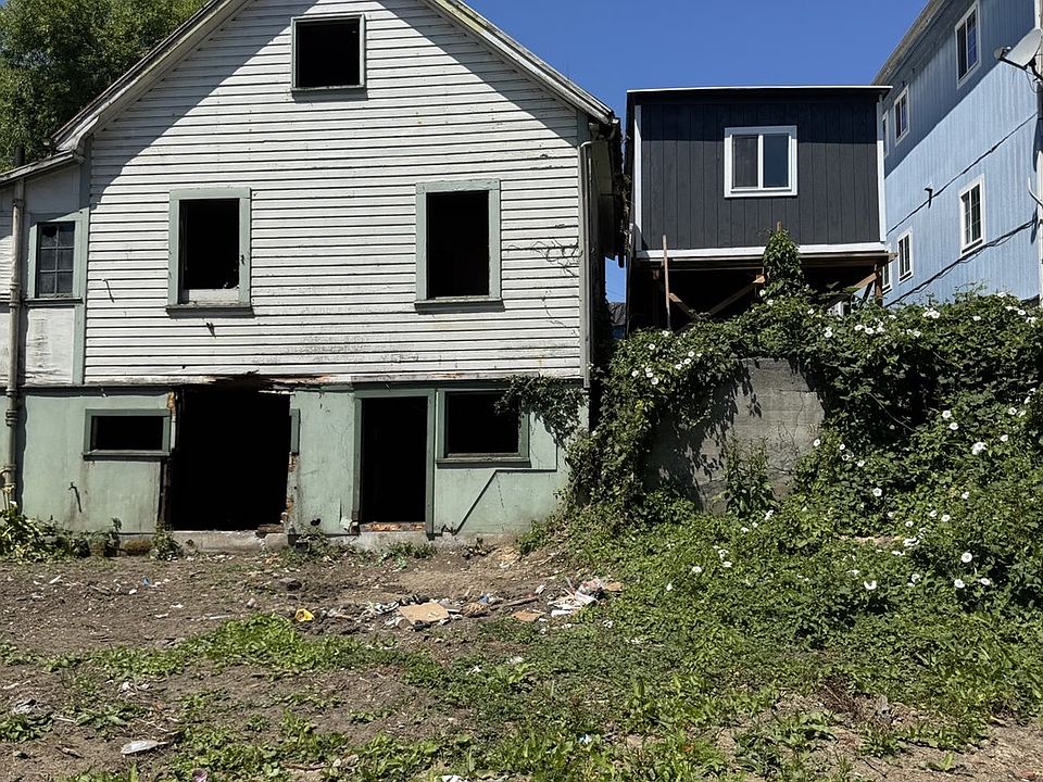 1st image of 63776 Ellen St