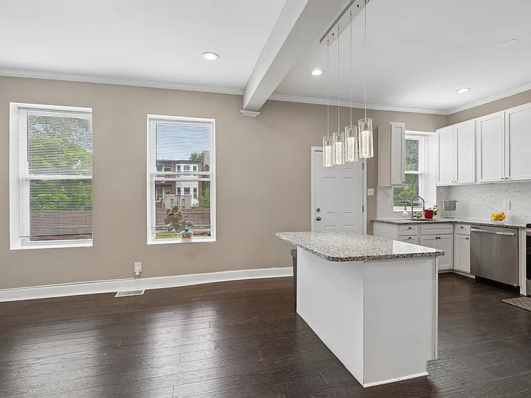5647 Vernon Ave — Photo 12