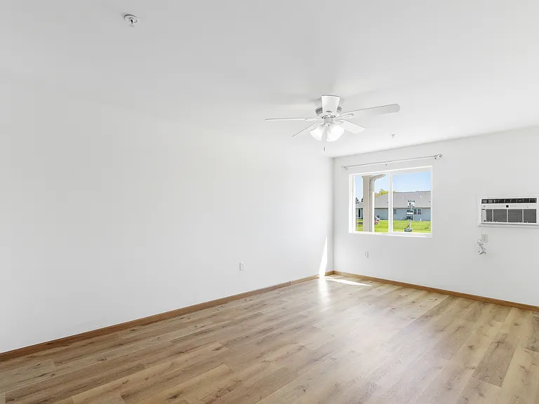 1415-1435 Peterson Dr — Photo 223
